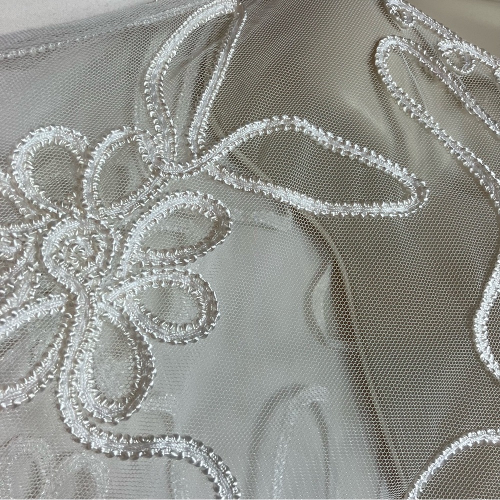 Embroidered Sheer White Floral Tunic Top - Picture 5 of 12